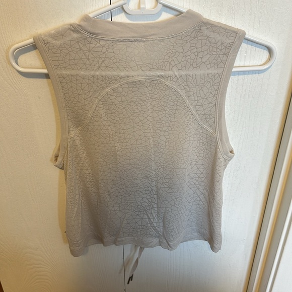 Lululemon slightly cropped tank - Picture 5 of 5